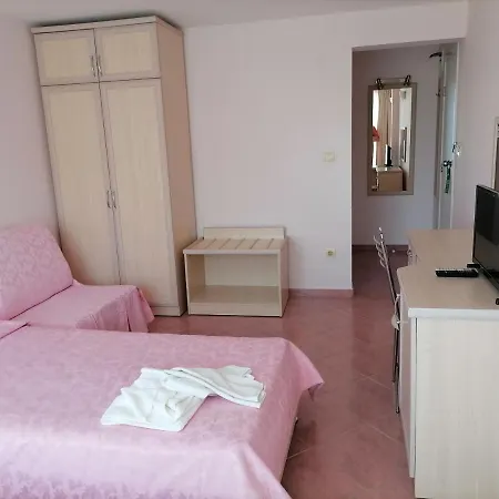 Vila Nami סאני ביץ'